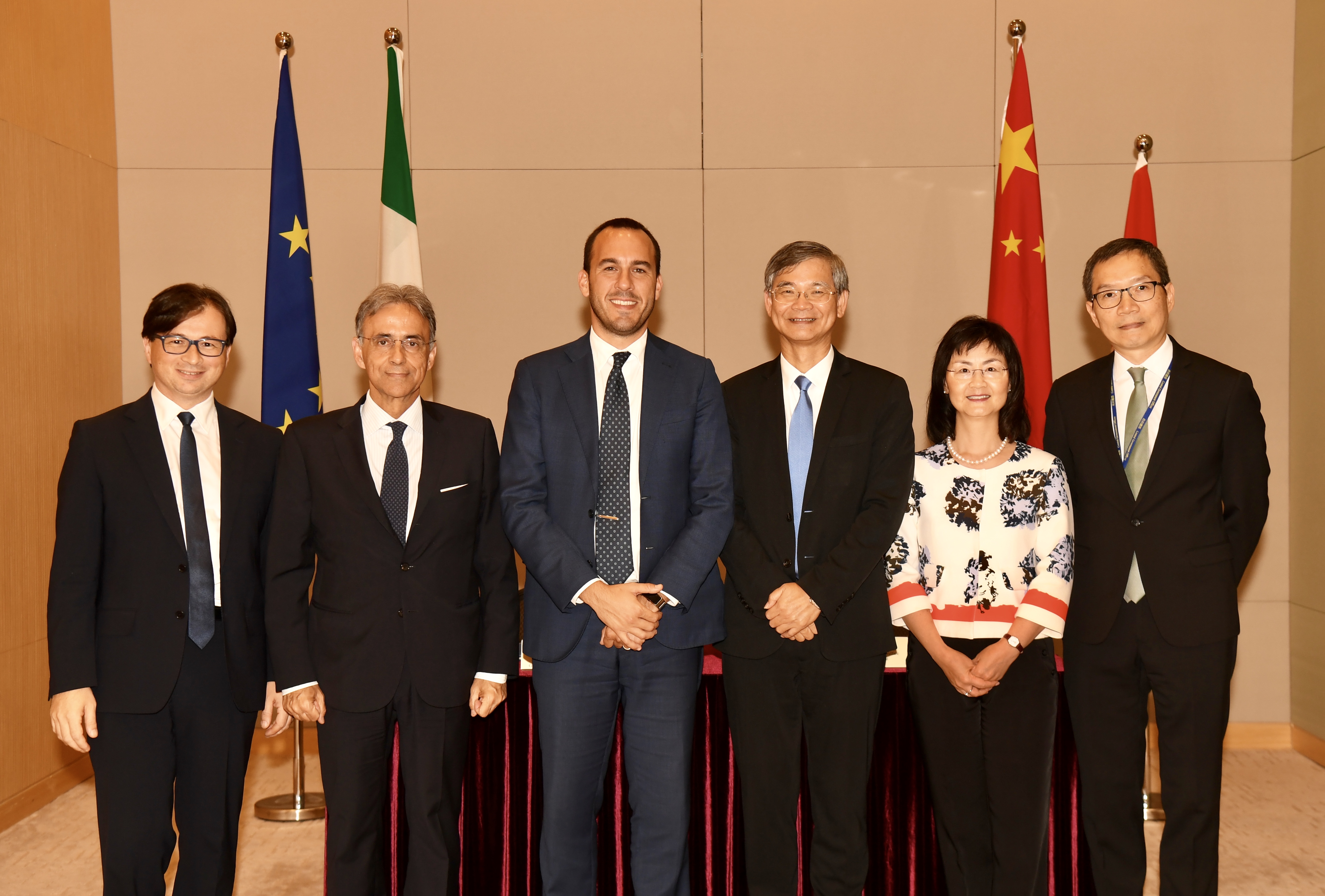 香港与意大利签署工作假期计划协议图片2