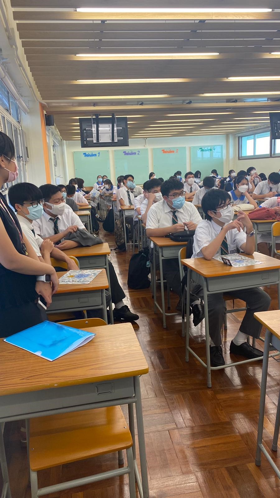 Kiangsu-Chekiang College (Kwai Chung) – Working Holiday Talk Image