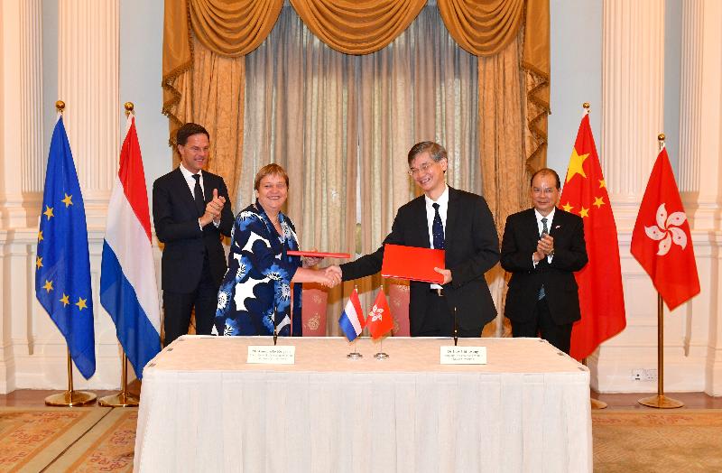 Image 1 for Hong Kong signs Memorandum of Understanding on Working Holiday Scheme with the Netherlands